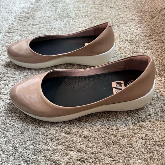 Woman’s flats - Picture 3 of 7